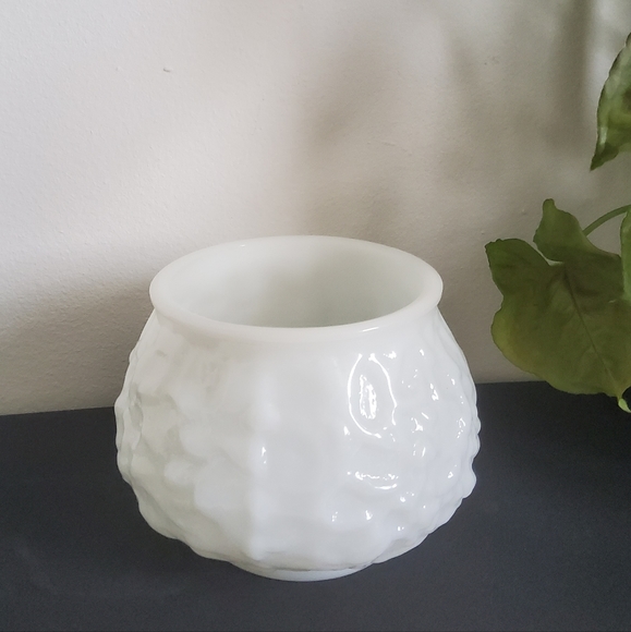 Vintage E.O. Brody Co Opaque Milk Glass Vase - Picture 1 of 7